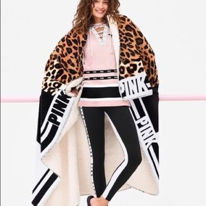 NWT VS PINK Sherpa Color block Blanket